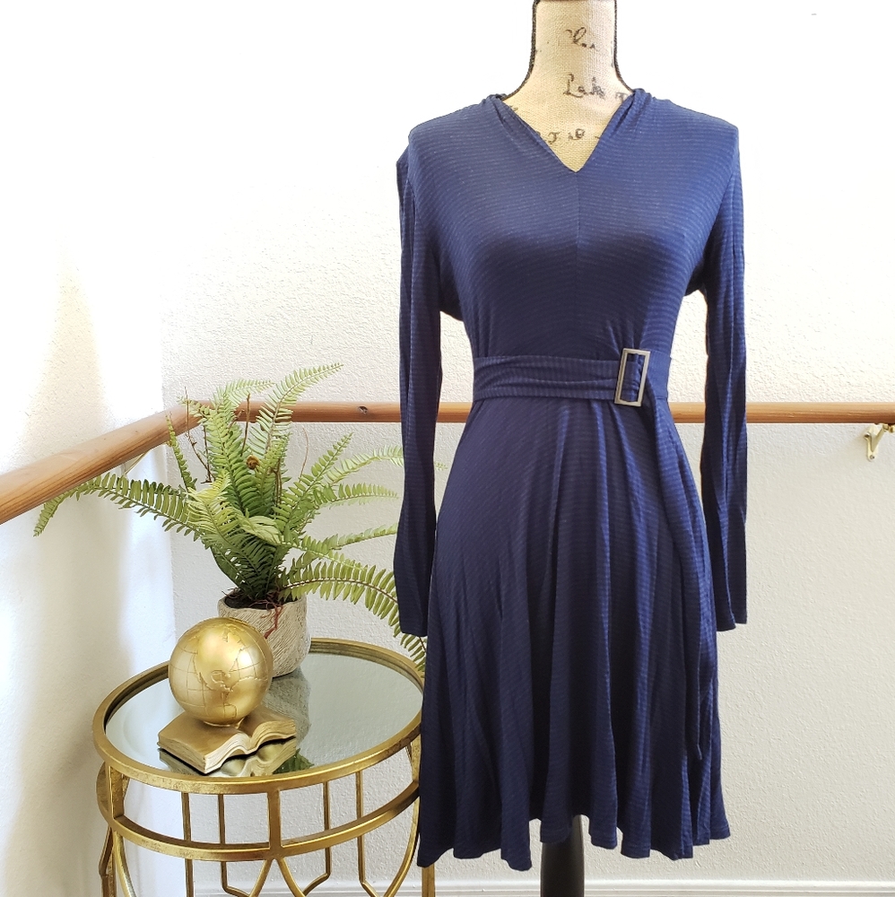 Gilli Stretchy High V Neck Dress